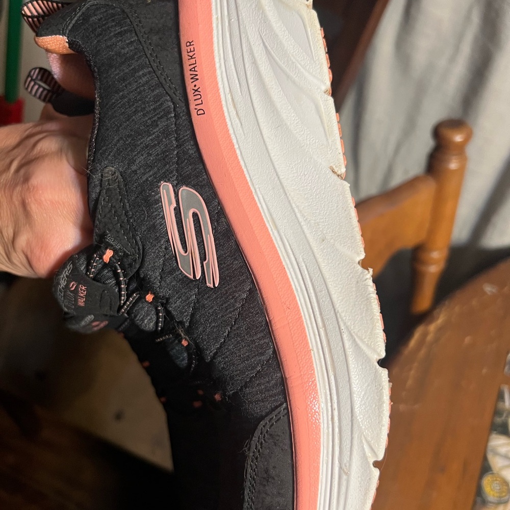 Women’s sketchers size 9.5 sneaker